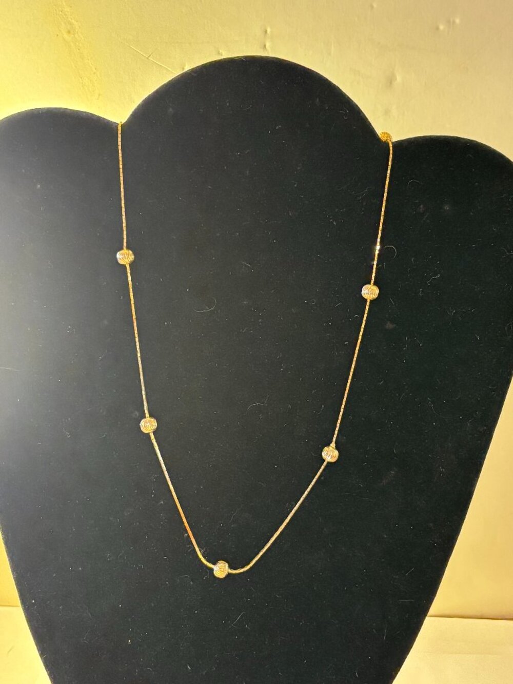 Vintage Gold Tone Herringbone Chain Ridged Round Ball Beads Station Necklace